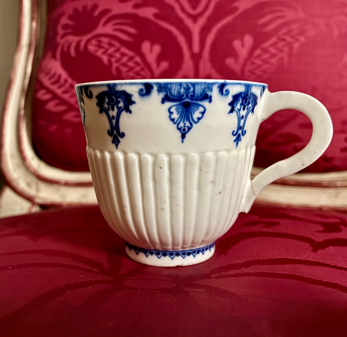 Tasse-trembleuse et sa soucoupe, porcelaine tendre de Saint-Cloud, vers 1722-1766-photo-4