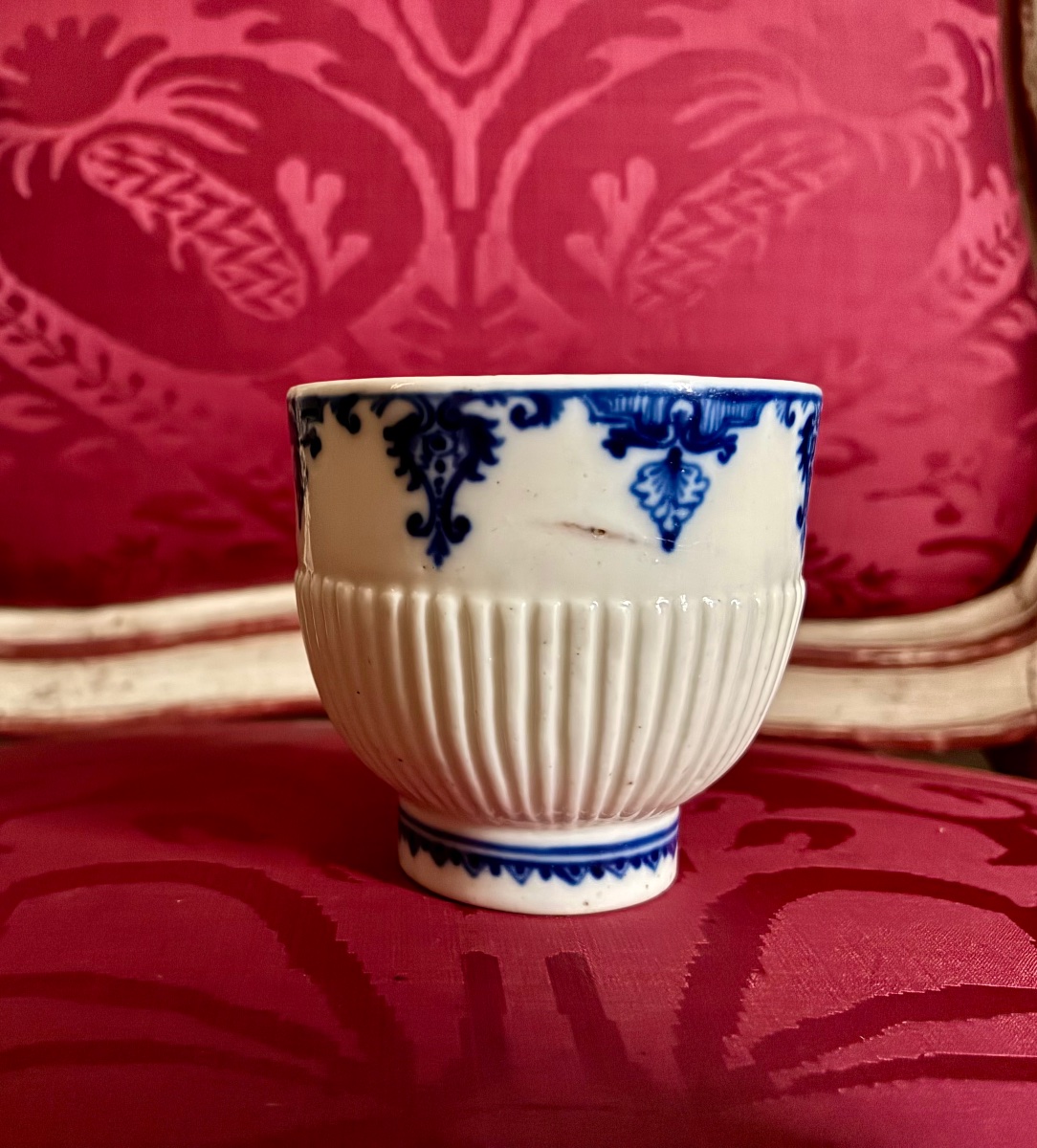 Shaker Cup, Saint-cloud Soft-paste Porcelain, Circa 1722–1766-photo-2