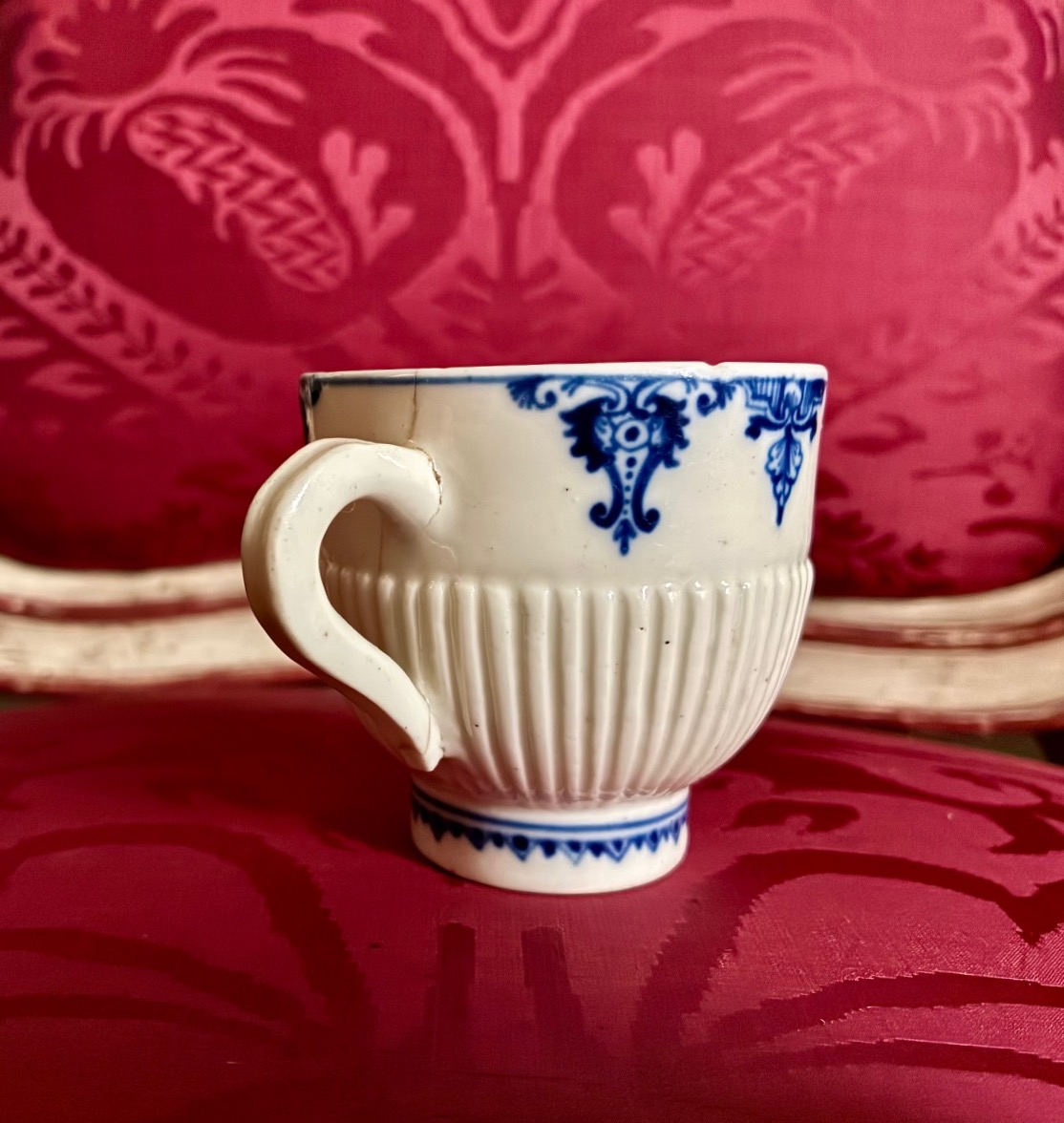 Shaker Cup, Saint-cloud Soft-paste Porcelain, Circa 1722–1766-photo-1