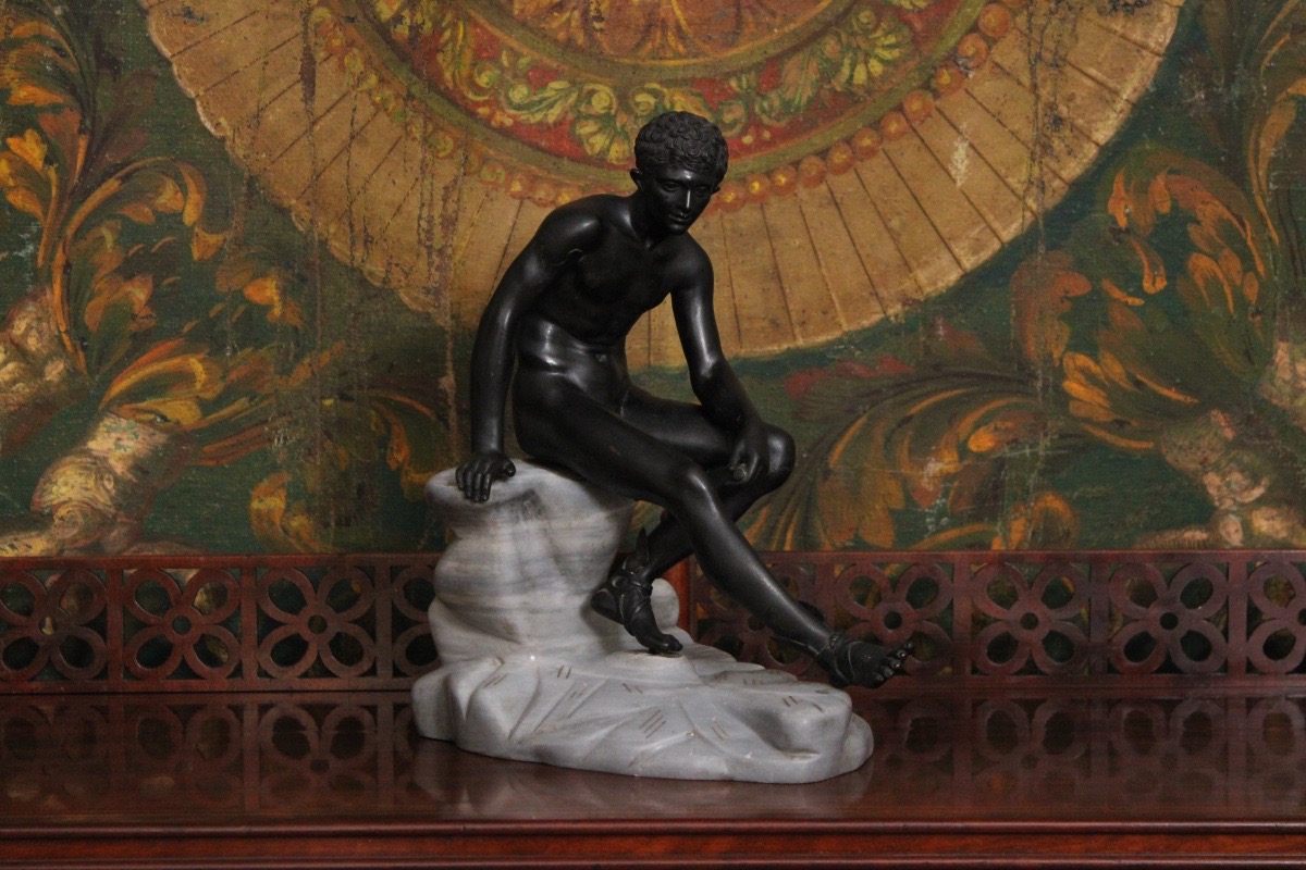 Hermès en bronze sur socle en marbre d'après l'antique "Hermès assis", XIXe s