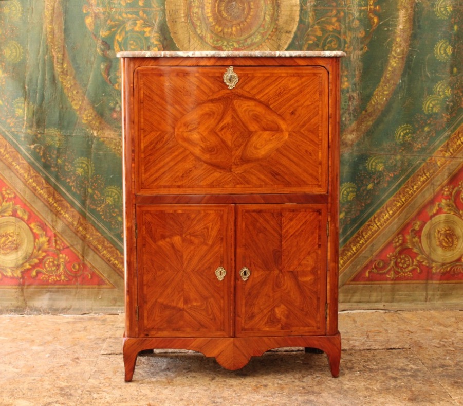  Secrétaire d’époque Louis XV en placage de bois de rose