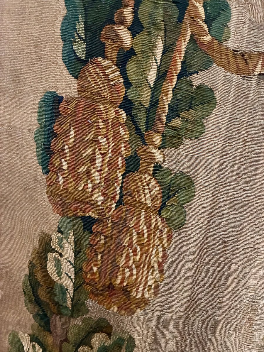 Cantonnière en tapisserie à décor de draperie et de guirlandes de fleurs, XVIIIe siècle-photo-4
