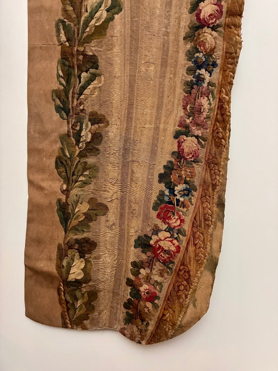 Cantonnière en tapisserie à décor de draperie et de guirlandes de fleurs, XVIIIe siècle-photo-4