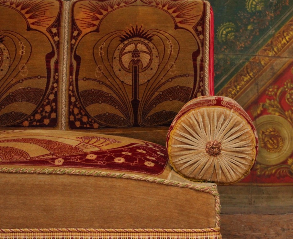 Canapé en velours et passementerie Art Nouveau, XXe s-photo-4