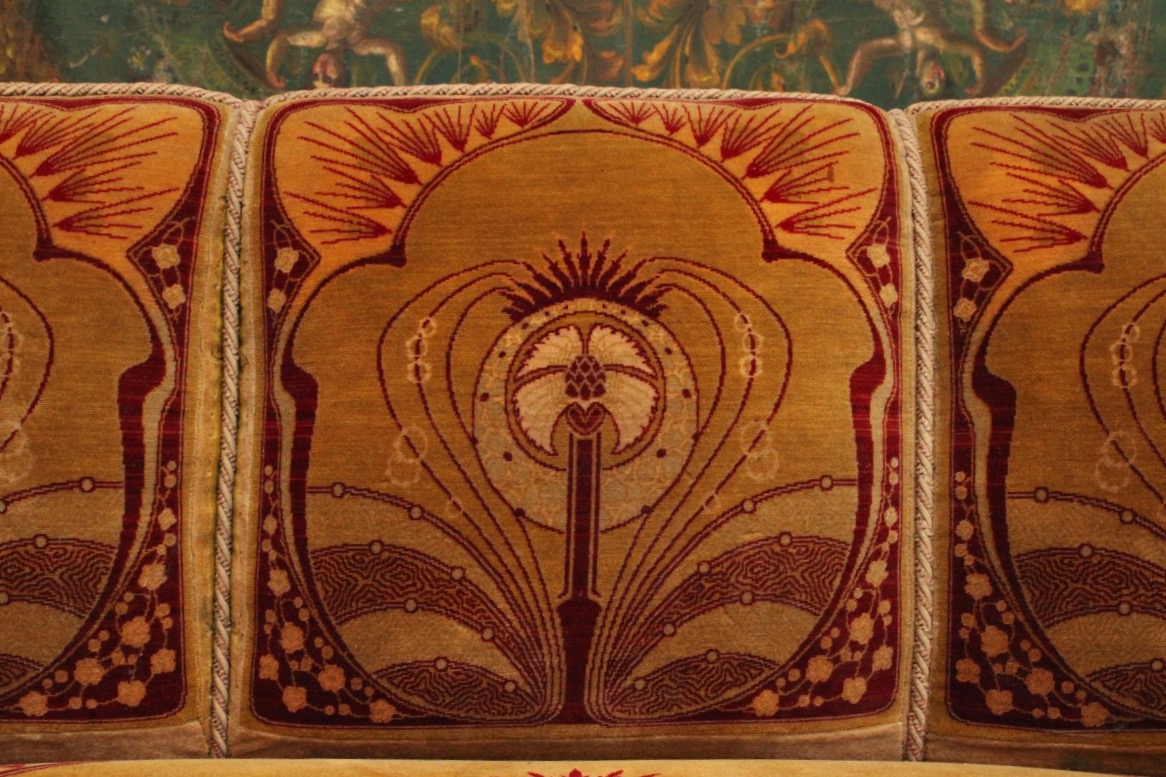 Canapé en velours et passementerie Art Nouveau, XXe s-photo-1