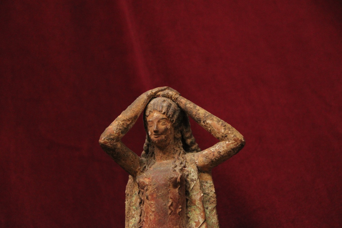 Statuette féminine en terre cuite "Korè", XIXe siècle-photo-2