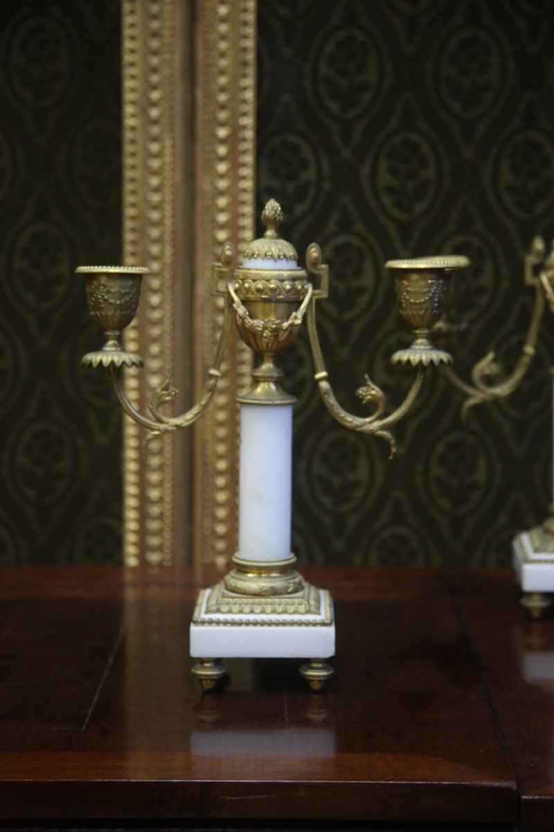 Paire de candélabres en marbre blanc et bronze doré , seconde moitié du XIXème siècle.-photo-3