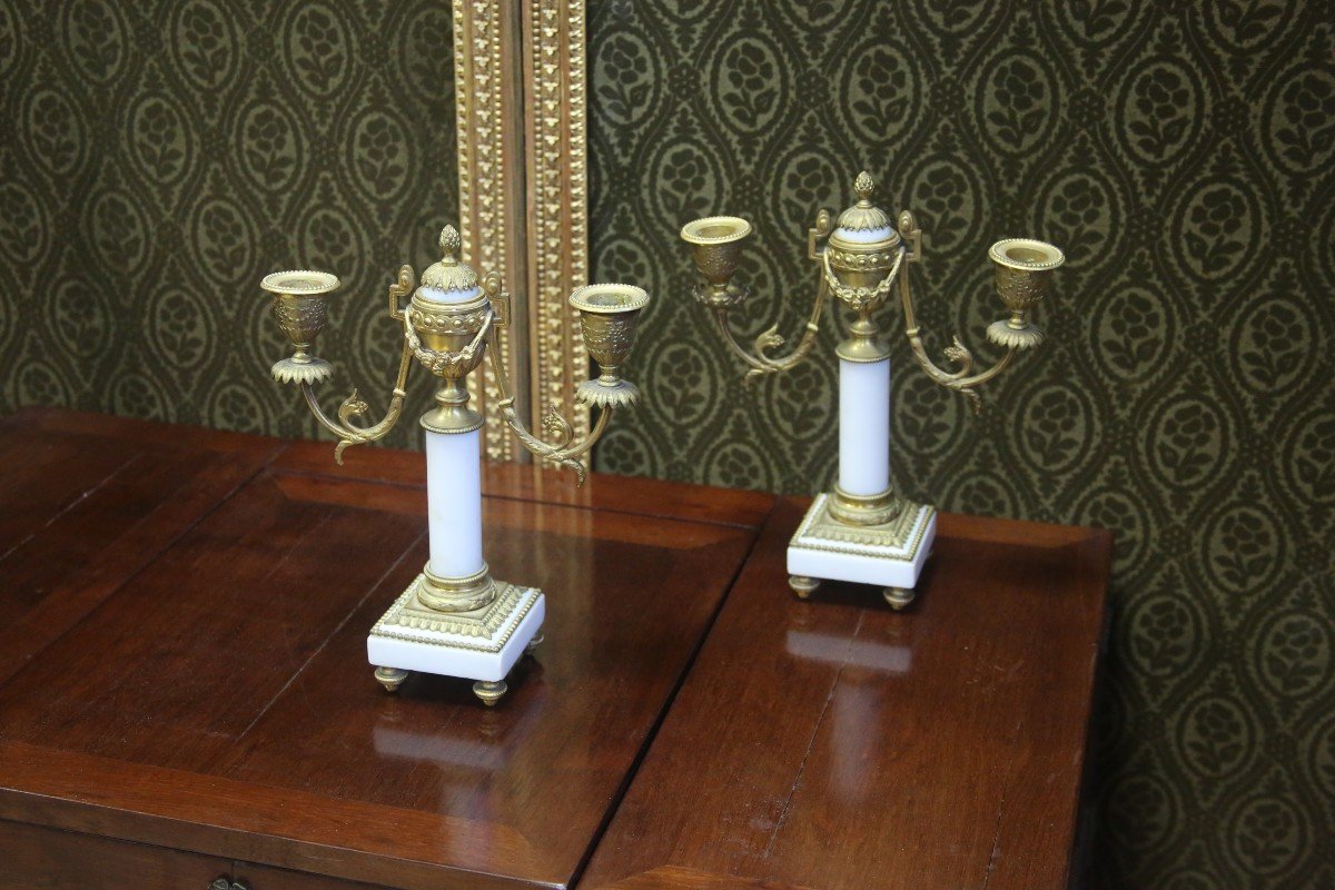 Paire de candélabres en marbre blanc et bronze doré , seconde moitié du XIXème siècle.