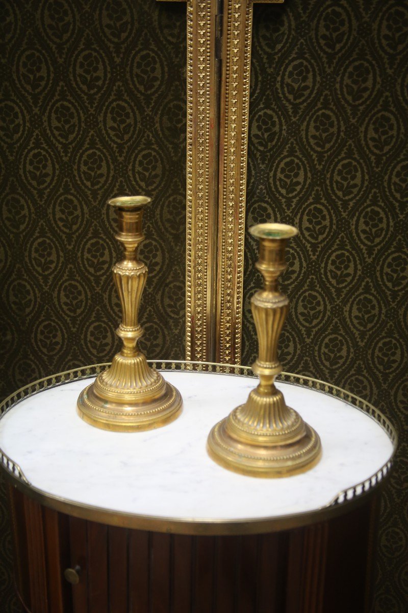 Paire de bougeoires en bronze doré d'époque Louis XVI.-photo-2