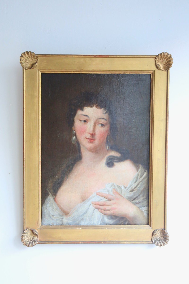 French School From The Beginning Of The 19th Century, Woman Draped With Her Hand On The Chest.