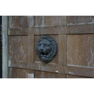 Bouche de fontaine, mascaron à tête de lion en fonte, XXème siècle