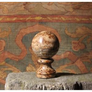 Sphère montée sur pied en onyx rubané ou albâtre, Italie, XXe