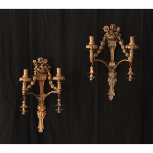  Paire d'appliques à décor de fleurs en fer battu doré, Italie, fin XVIIIe s