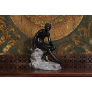 Hermès en bronze sur socle en marbre d'après l'antique "Hermès assis", XIXe s