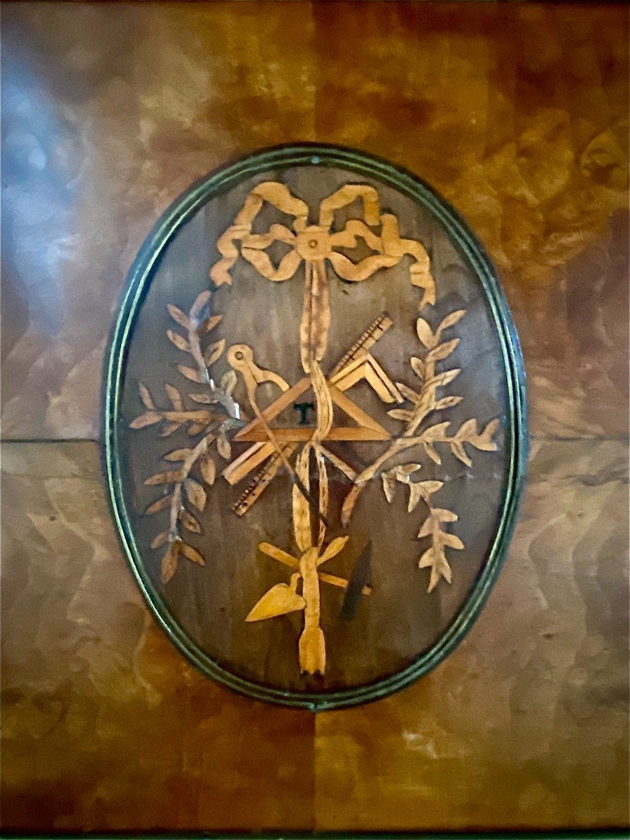 Rare Secrétaire chiffonnier-maçonnique avec  coffre-fort à clef. Louis XVI. Noyer-marqueterie-photo-3