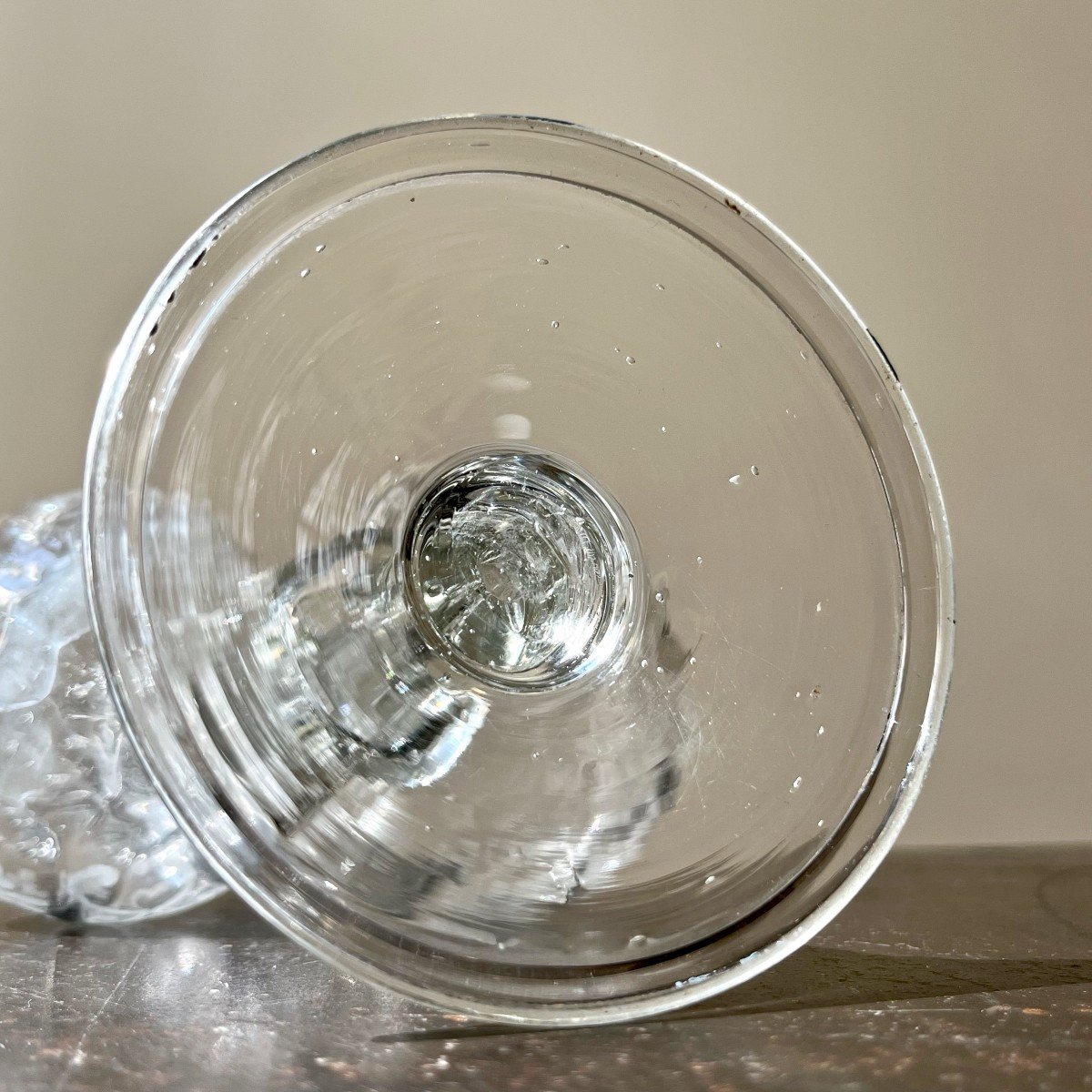 Guédoufle XVIIIe siècle huilier vinaigrier en verre soufflé à godrons et décor gravé 18e-photo-4