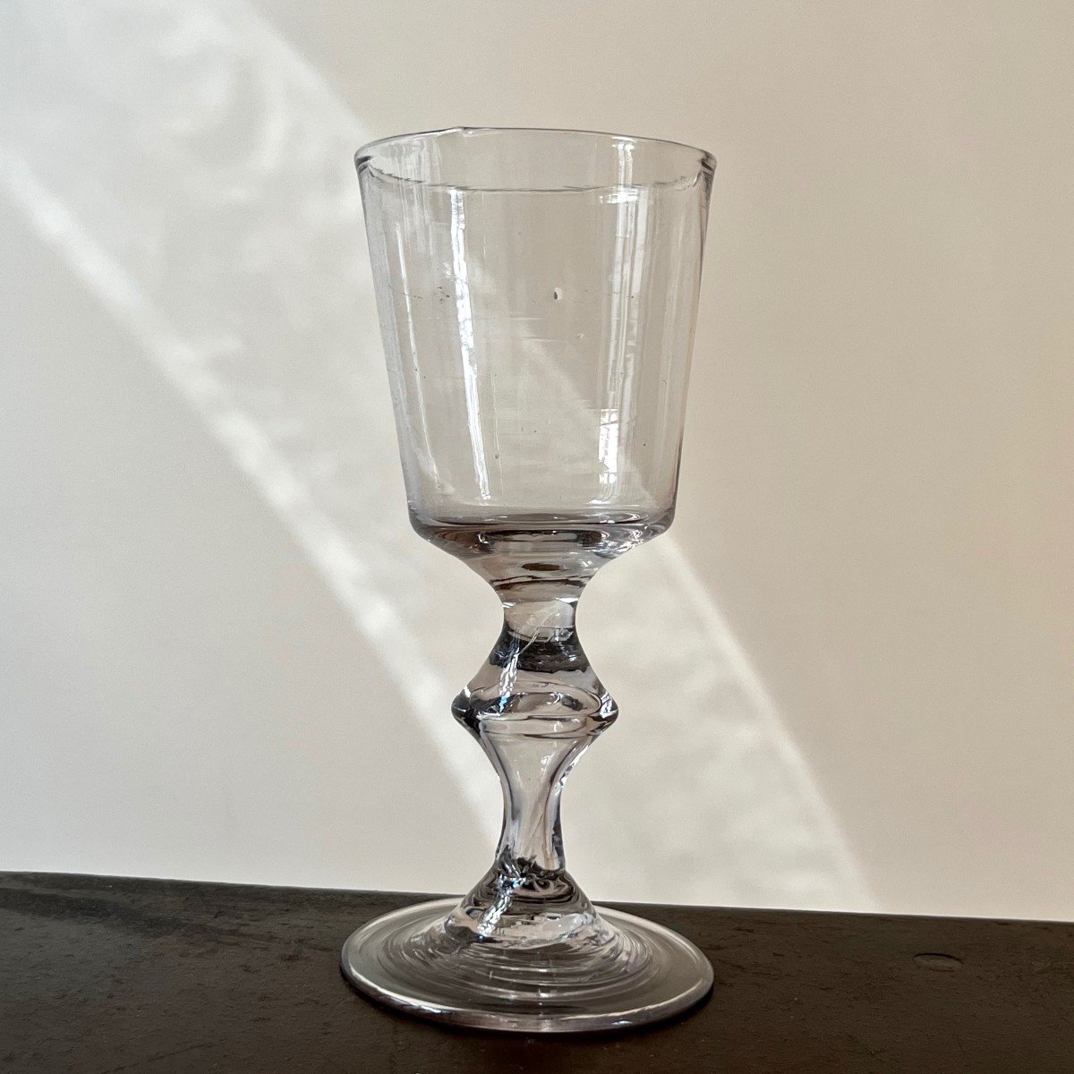 Large Burgundy Glass In Blown Glass From The 18th Century 18th