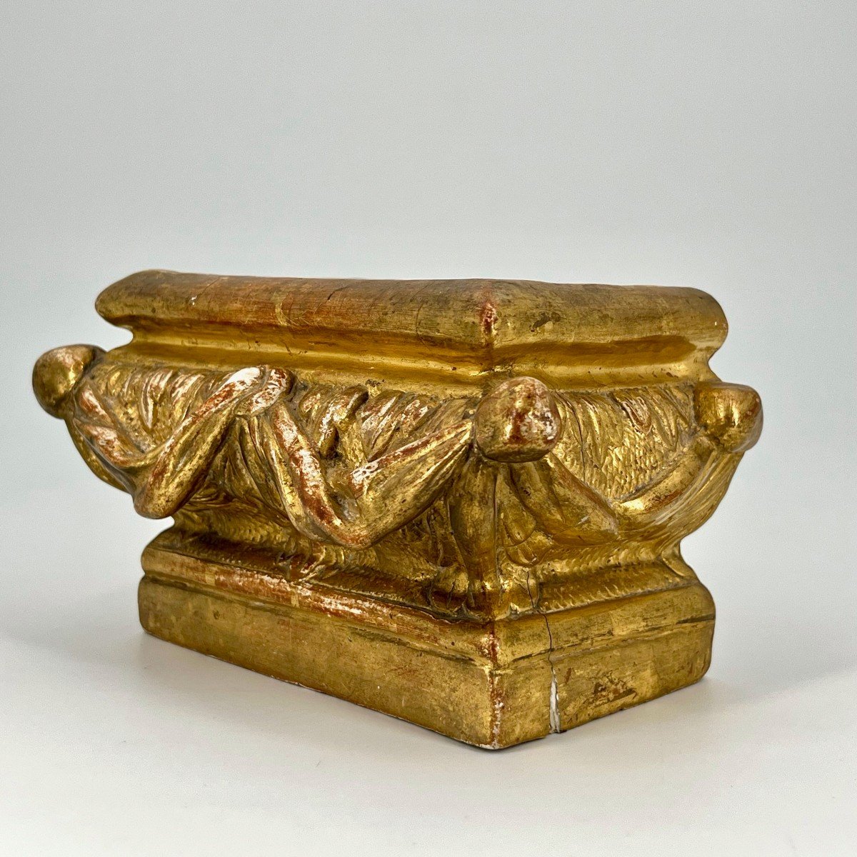 Petit socle de présentation en bois et stuc doré, XIXe Siècle -photo-1