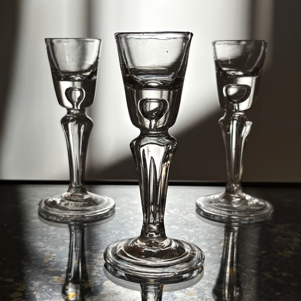 Three Small Liqueur Glasses With Hexagonal Legs In Blown Glass From The 18th Century 18th-photo-2