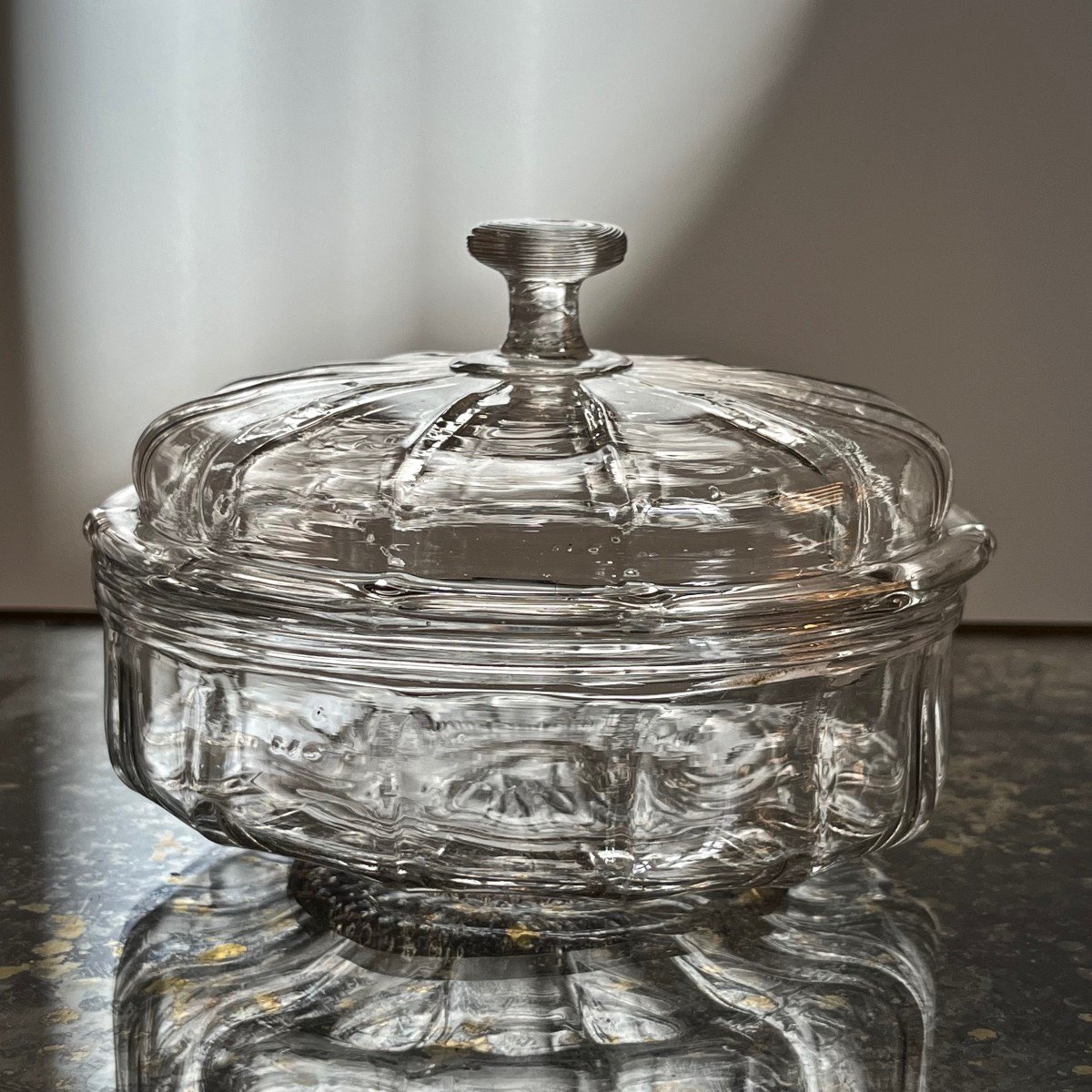Bonbonnière ou confiturier à godrons en verre soufflé XVIIIe à la façon de Venise drageoir 18e -photo-2