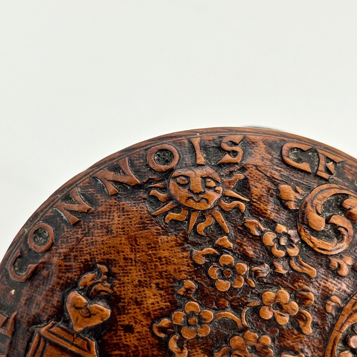 Boîte en bois de Sainte Lucie à devise "Je connois ce que j'aime" XVIIIe siècle Bagard Nancy 18e-photo-4