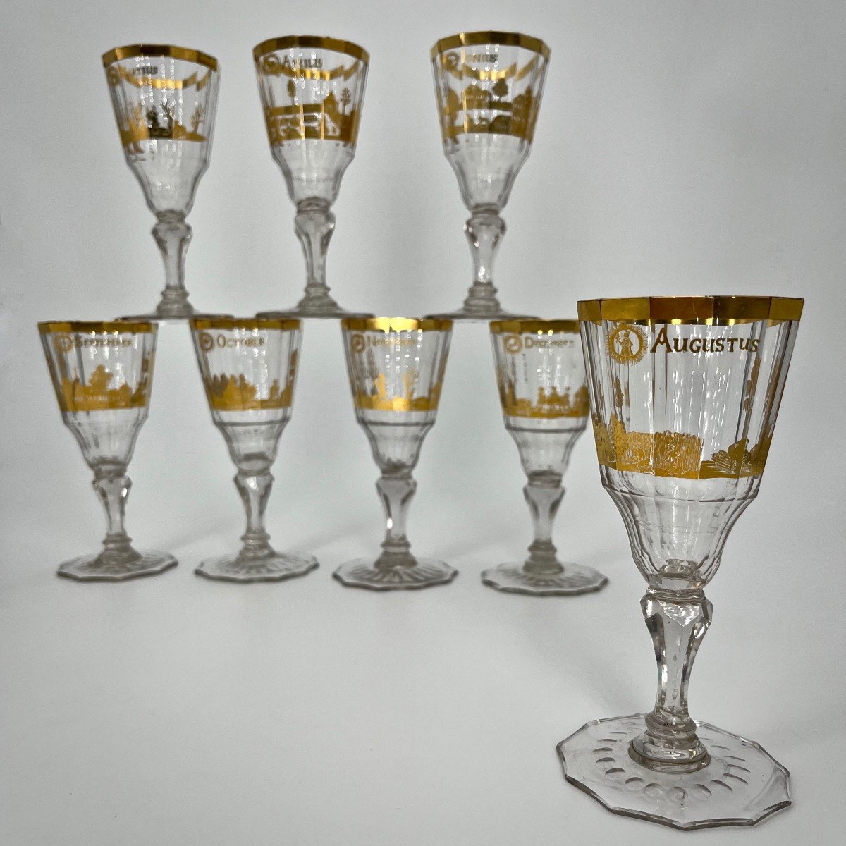 Suite de huit verres XVIIIe à décor doré des activités paysannes et des signes du zodiaque 18e-photo-2