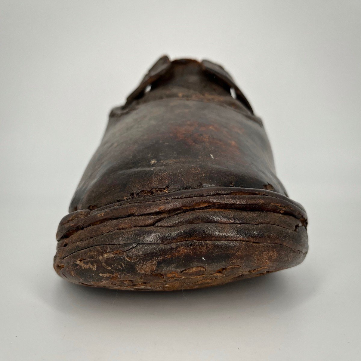Enseigne de cordonnier ou objet de maîtrise XVIIIe, soulier en cuir prov. du musée de Cluny 18e-photo-4