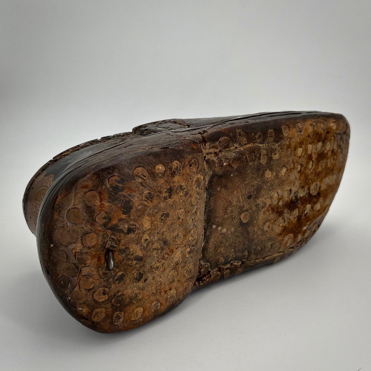 Enseigne de cordonnier ou objet de maîtrise XVIIIe, soulier en cuir prov. du musée de Cluny 18e-photo-3