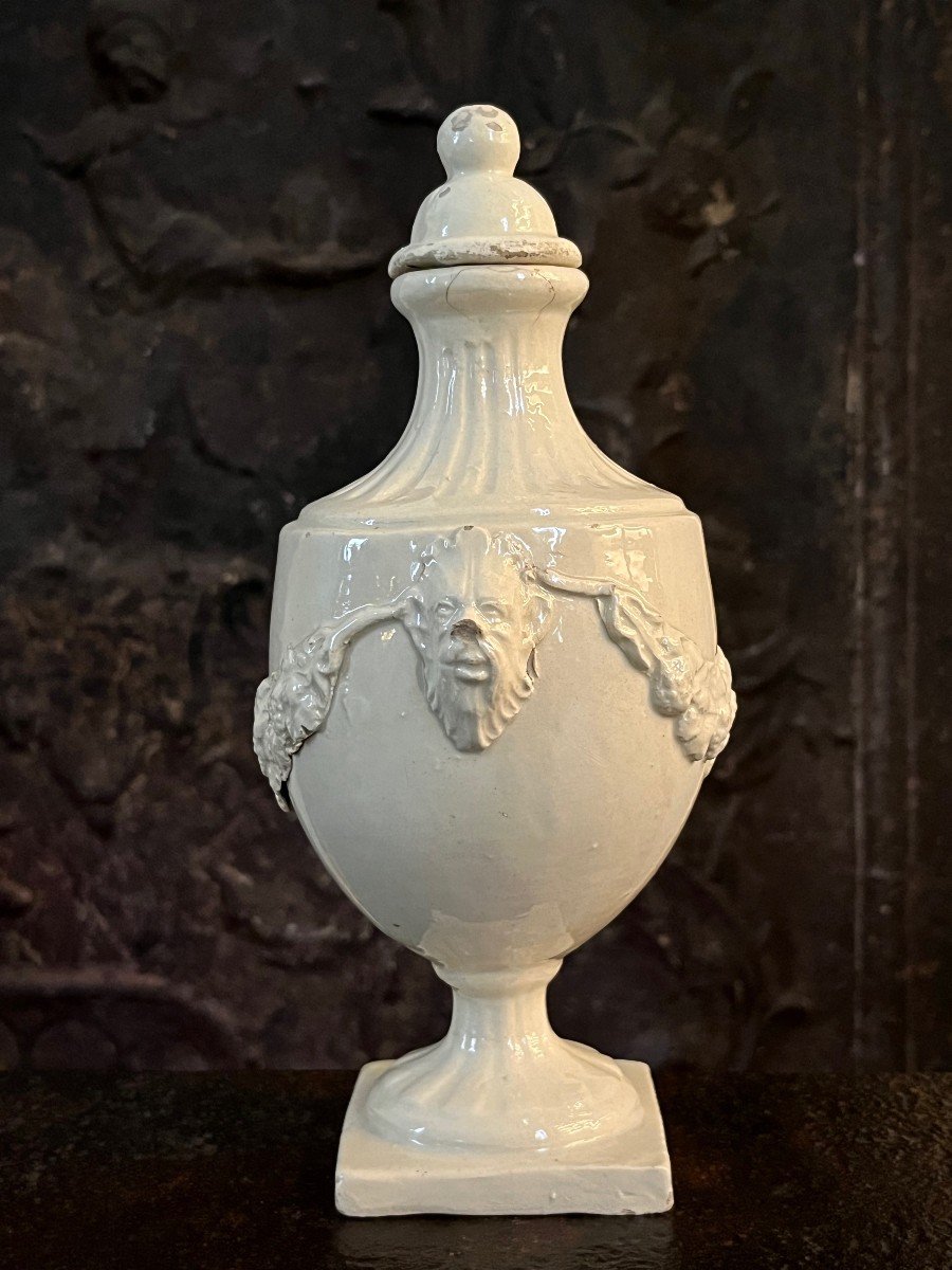 Open Vase Urn With Mascarons In Fine Earthenware 18th And 19th Century In The Taste Of Pont Aux Choux-photo-3