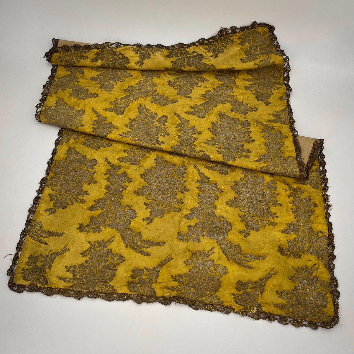 Table Mat In Golden Silk And Metallic Thread 18th Century Center Table Runner Fabric 18th-photo-7