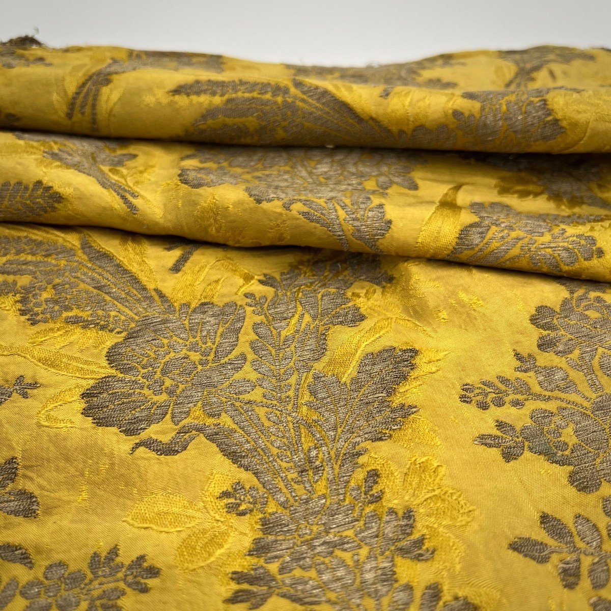 Table Mat In Golden Silk And Metallic Thread 18th Century Center Table Runner Fabric 18th-photo-1