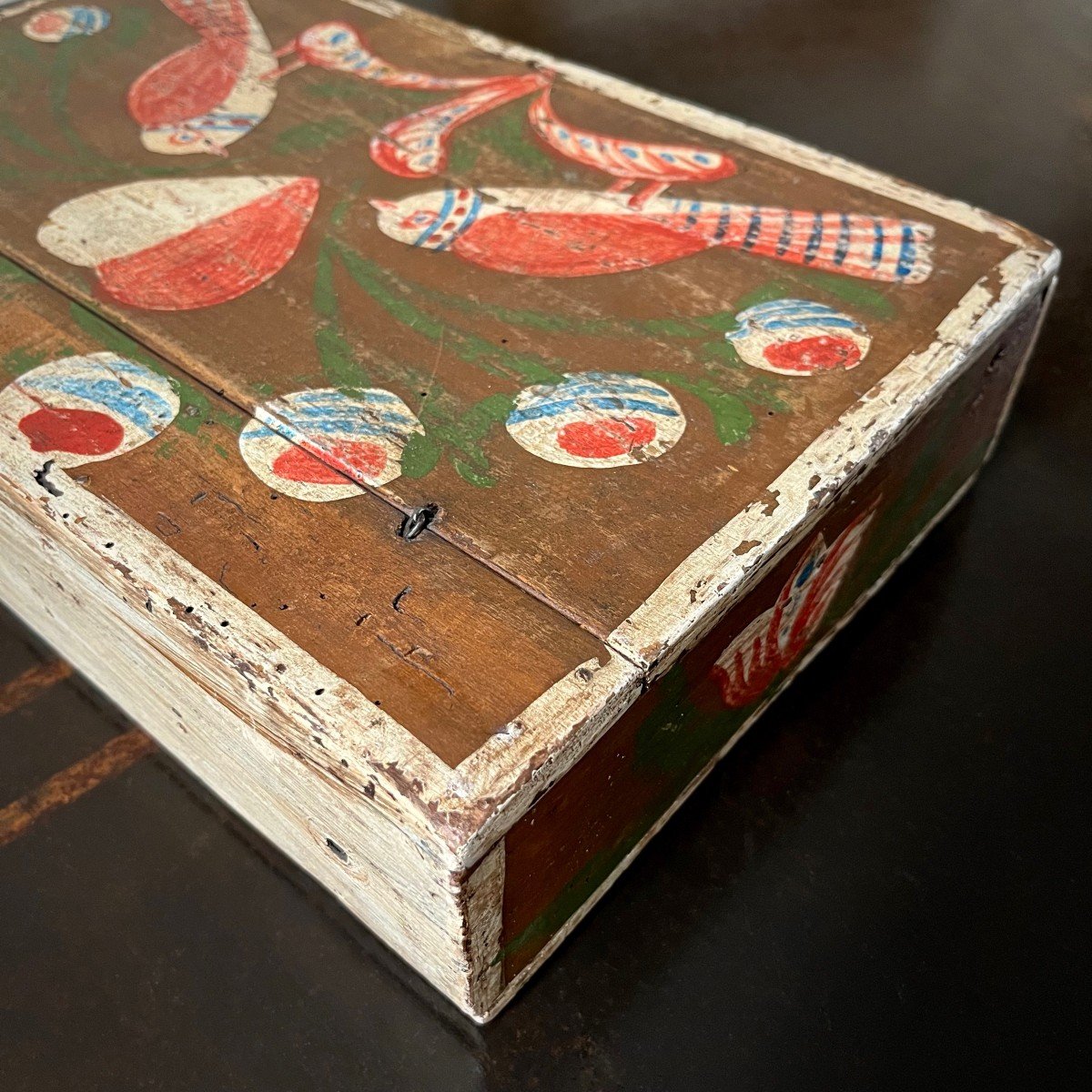 Boîte coffre à compartiments en bois peint d'oiseaux & de coeur XIXe art populaire normand 19e-photo-3