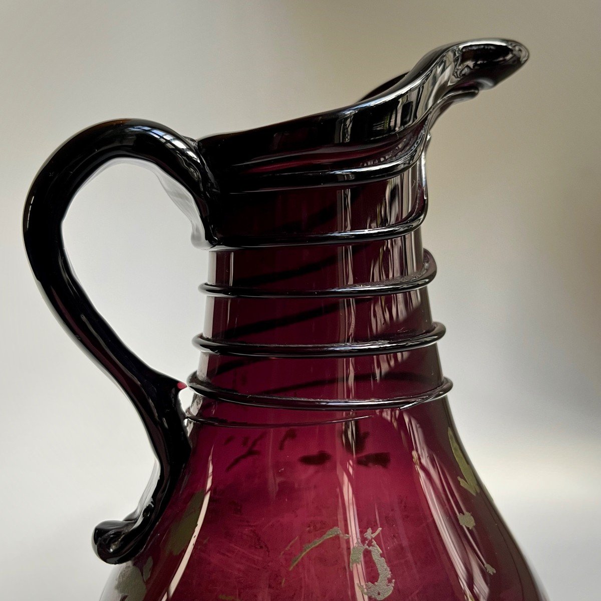 Norman Pitcher With Net And Painted Decoration In Aubergine-tinted Blown Glass 18th Century 18th -photo-5