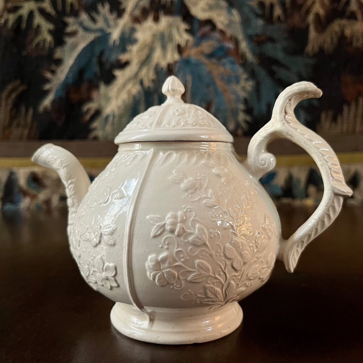 Théière en faïence fine XVIIIe terre de Lorraine 18e terre de pipe Rambervillers ou Moyen