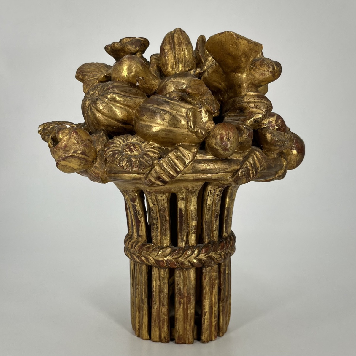 Corbeille de fruits et de fleurs, bois doré sculpté de la fin du XVIIIe centre de table 18e-photo-5