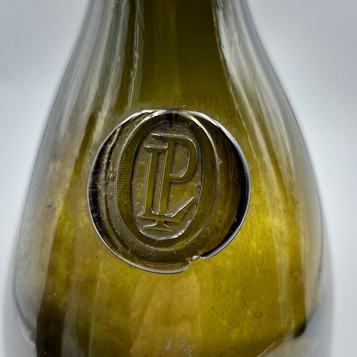 Cave de Louis Philippe d'Orléans : trois bouteilles en verre à cachet LPO XIXe siècle 19e-photo-1
