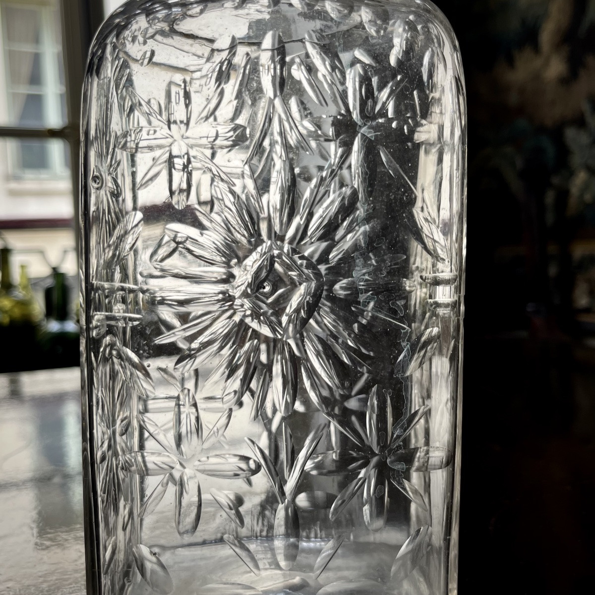 Deux grands flacons en verre soufflé à décor géométrique du XVIIIe siècle 18e-photo-2
