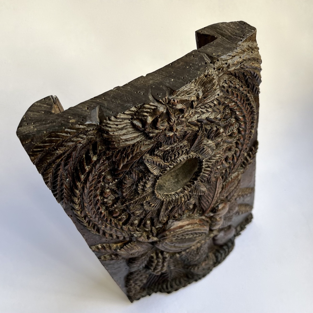 Porte montre décoré d'une couronne et de fruits en bois sculpté art populaire XVIIIe siècle 18e-photo-8