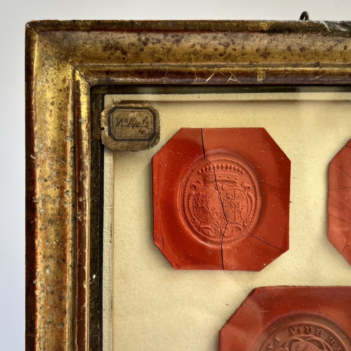 18th And 19th Century Wax Seals In Two Small Antique Giltwood Frames 18th And 19th Century-photo-4