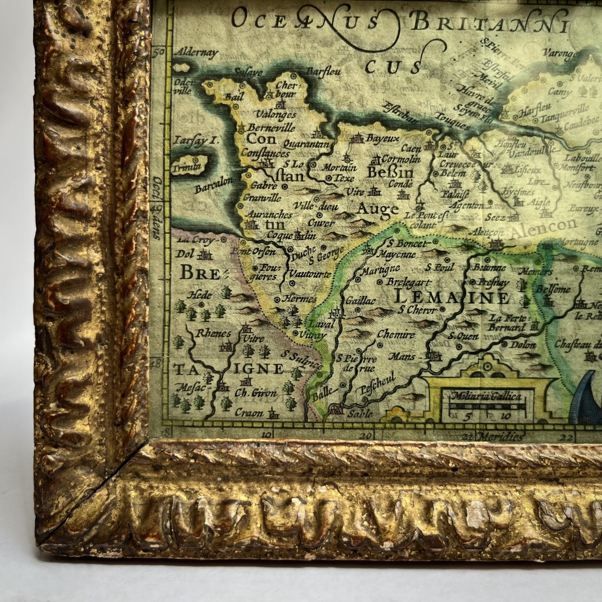 Carte de la Normandie dans un cadre en bois sculpté et doré XVIIIe siècle 18e-photo-1