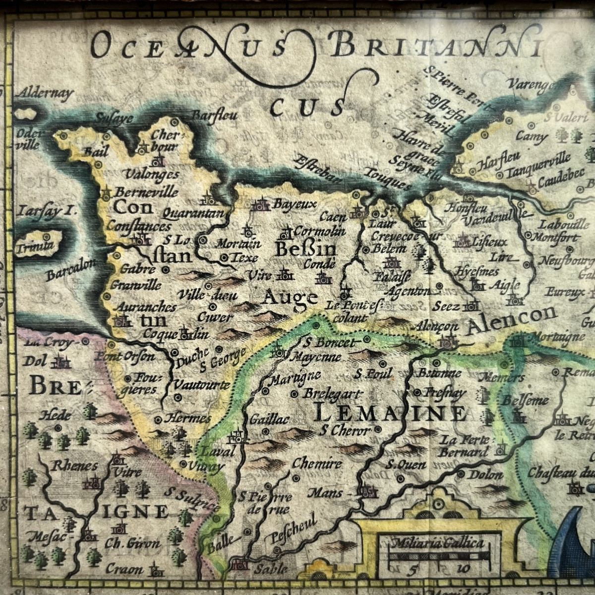 Carte de la Normandie dans un cadre en bois sculpté et doré XVIIIe siècle 18e-photo-2