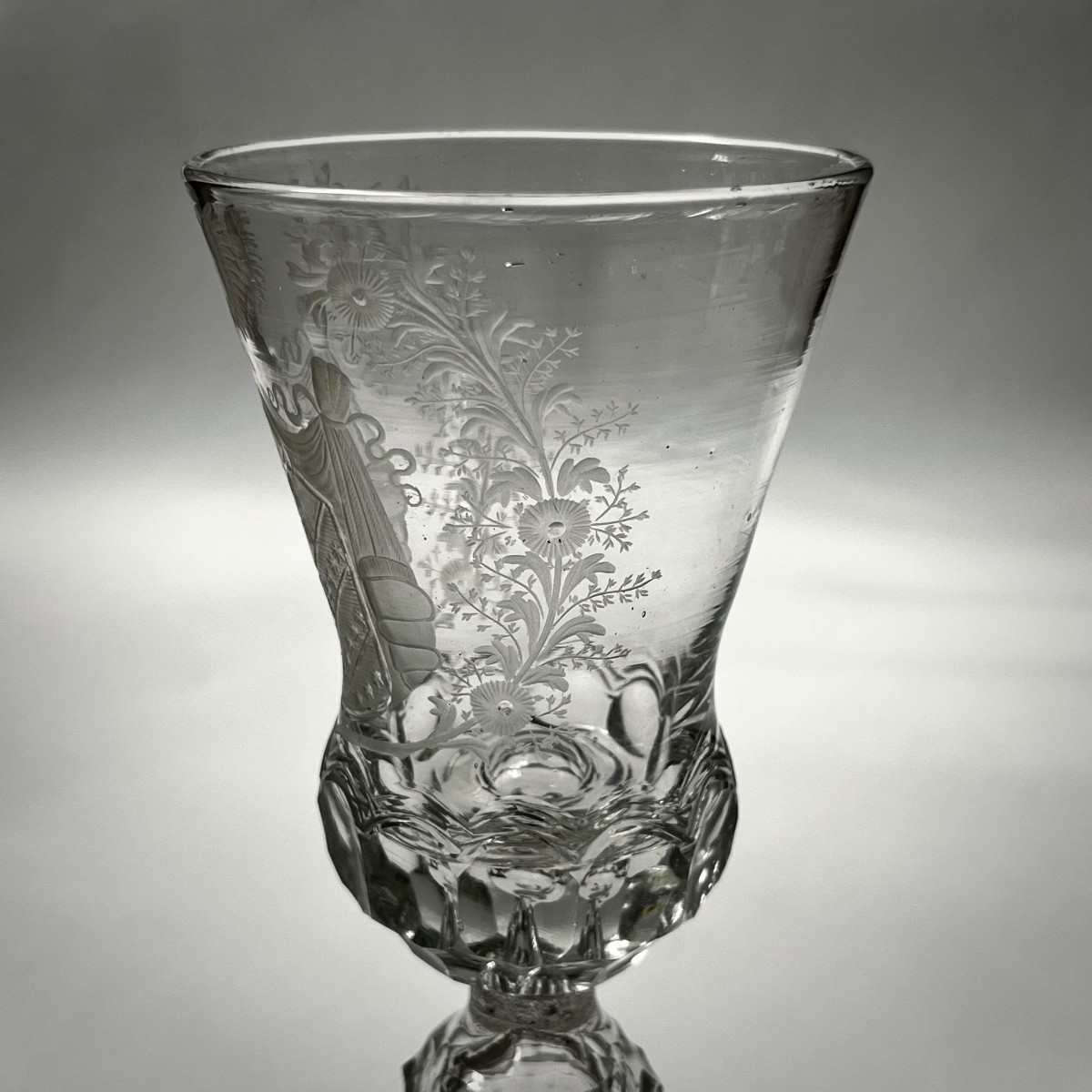 Large Cut Glass With Engraved Decoration Of Coat Of Arms And Fleur-de-lis Bohemia - Silesia, 18th Century-photo-1