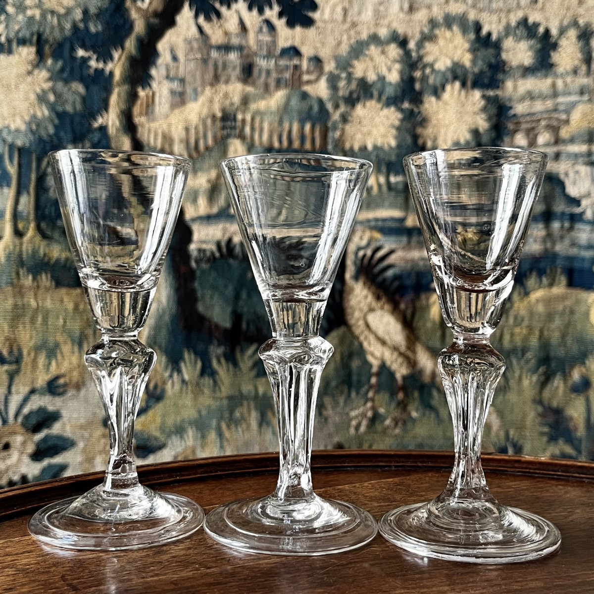 Six verres à jambe hexagonale du XVIIIe siècle en verre soufflé 18e -photo-2