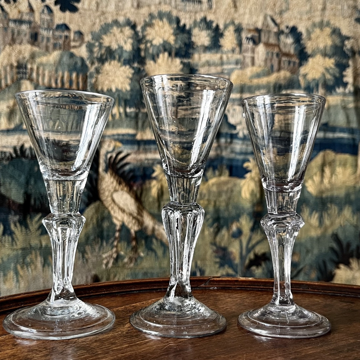 Six verres à jambe hexagonale du XVIIIe siècle en verre soufflé 18e -photo-3