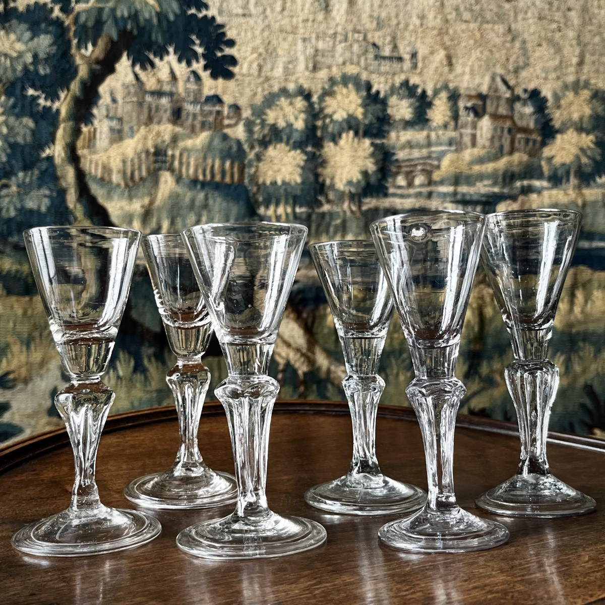 Six verres à jambe hexagonale du XVIIIe siècle en verre soufflé 18e -photo-2