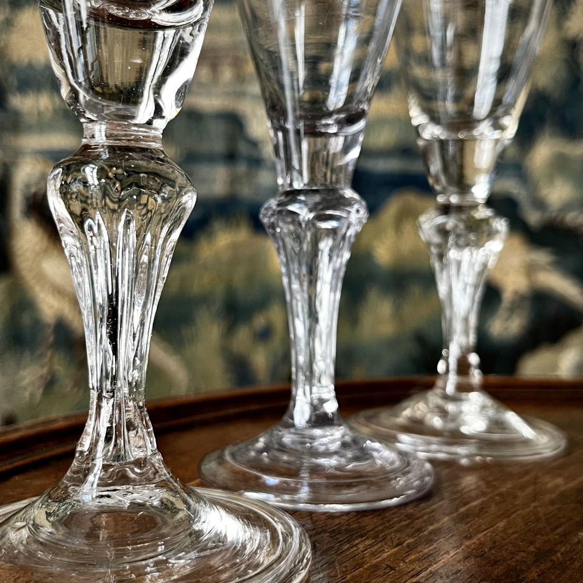 Six verres à jambe hexagonale du XVIIIe siècle en verre soufflé 18e -photo-3