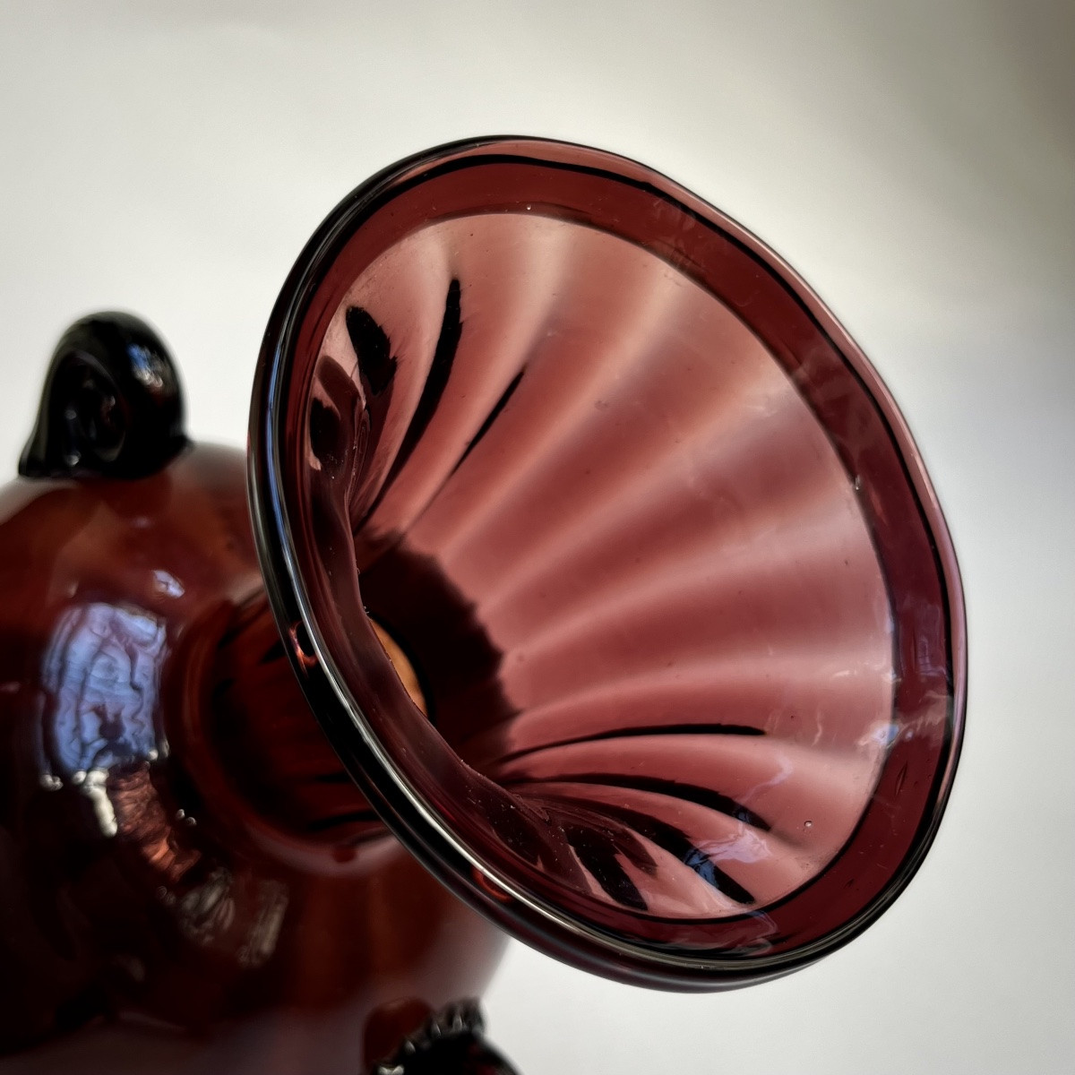 Manganese-tinted Blown Glass Vase, Late 18th - Early 19th Century -photo-2
