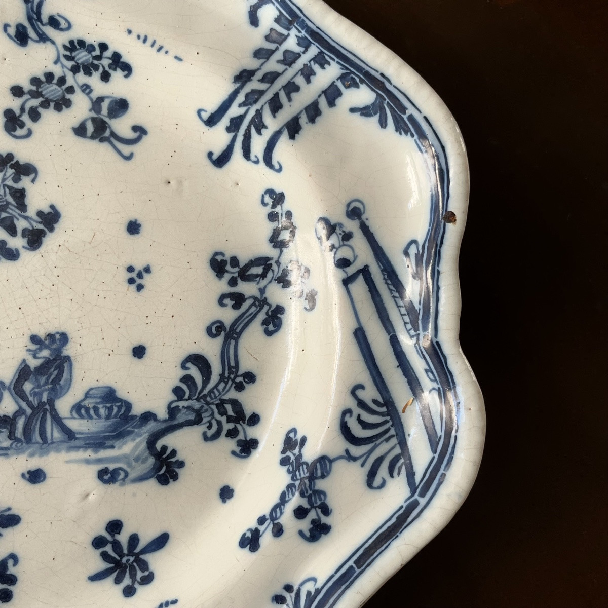 Large Earthenware Dish From Moustiers Or Marseille, 18th Century, With White And Blue Decoration, 18th Century-photo-1