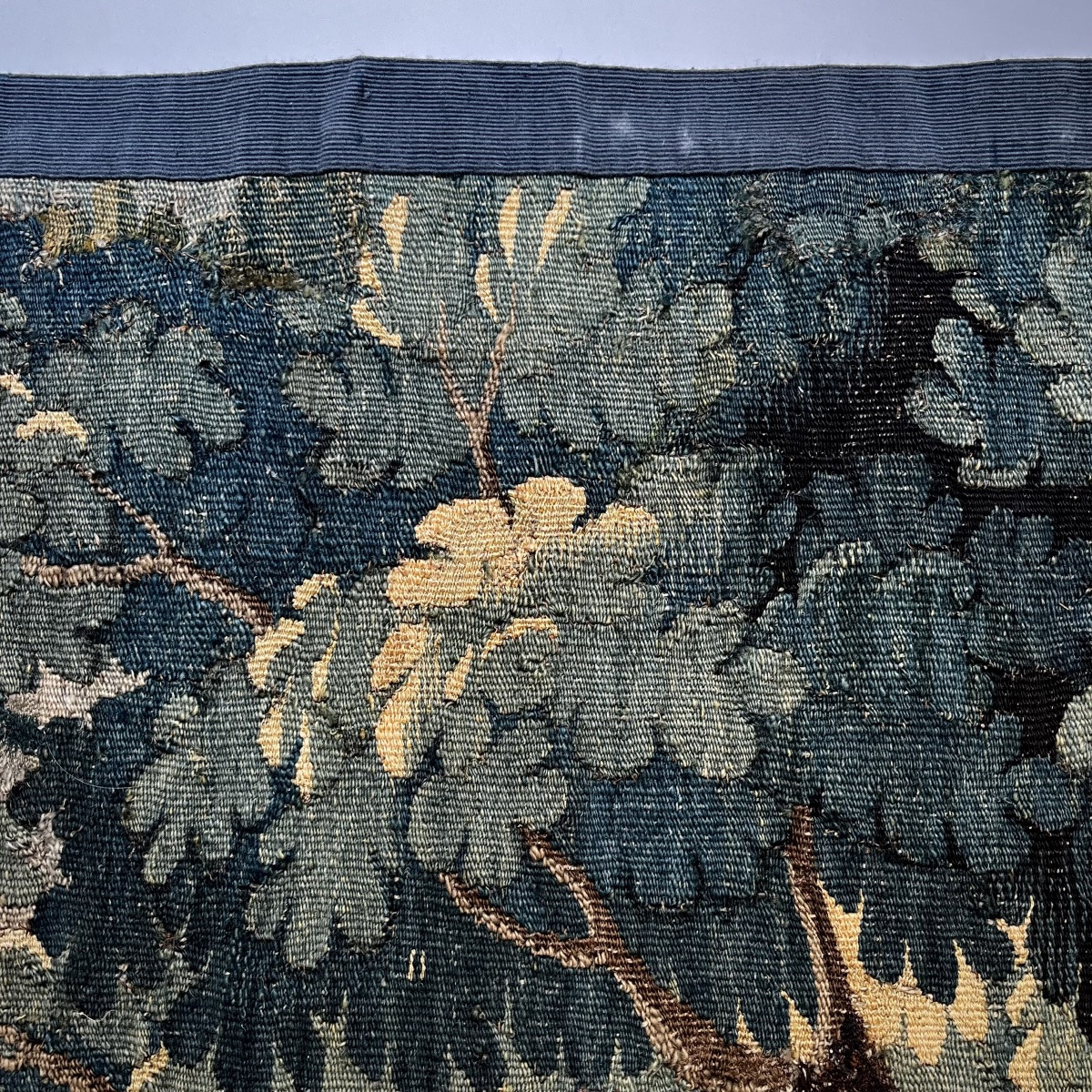 Verdure &agrave; l&#039;oiseau, fragment de tapisserie d&#039;Aubusson fin XVIIe - d&eacute;but XVIIIe si&egrave;cle-photo-4