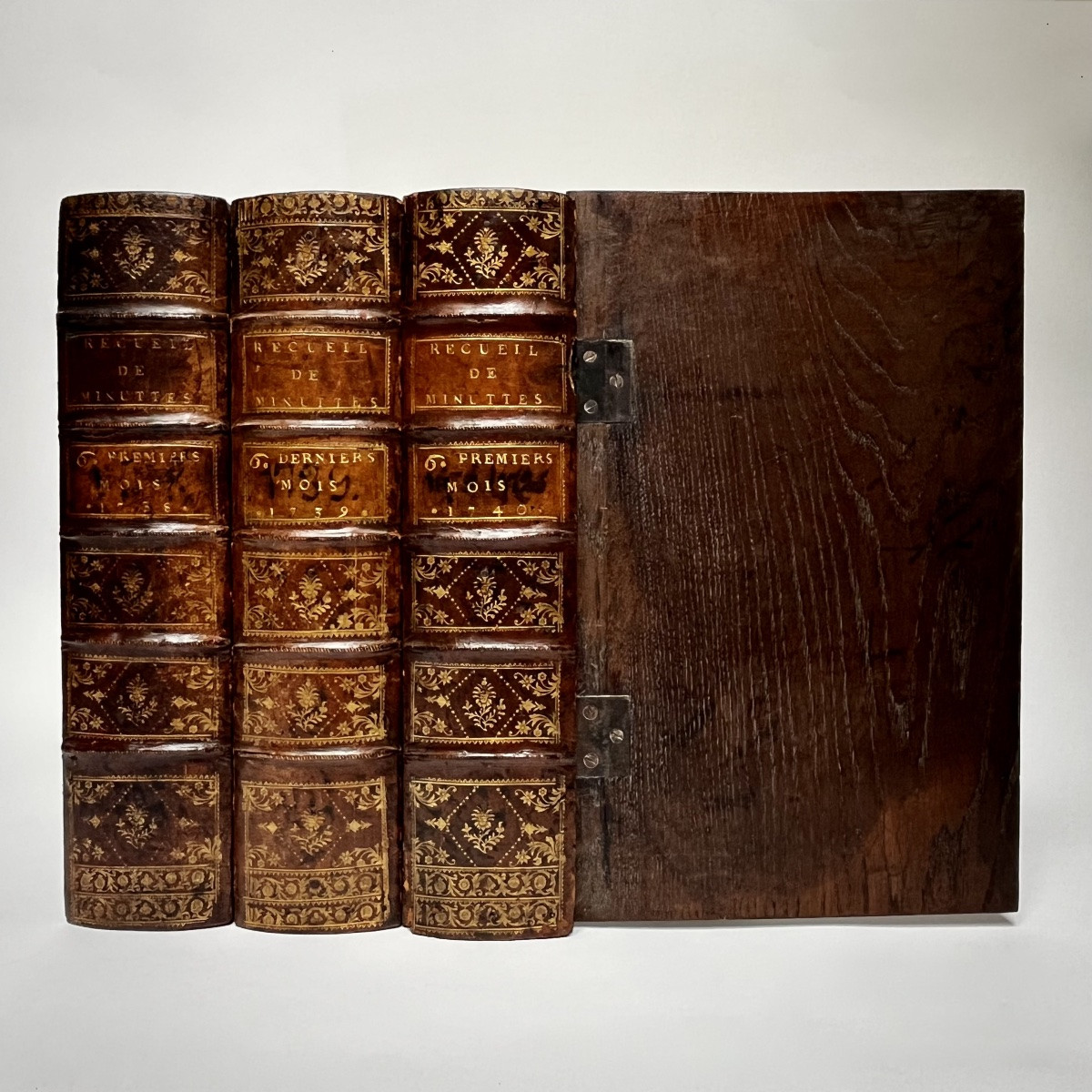 Trois grandes boîtes à archives - coffrets de rangement cachettes reliures de livres du XVIIIe-photo-5